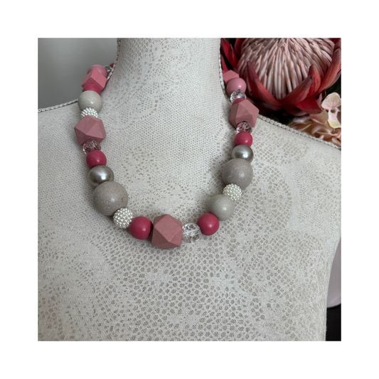 Bulky Necklace Mauve and Pearl