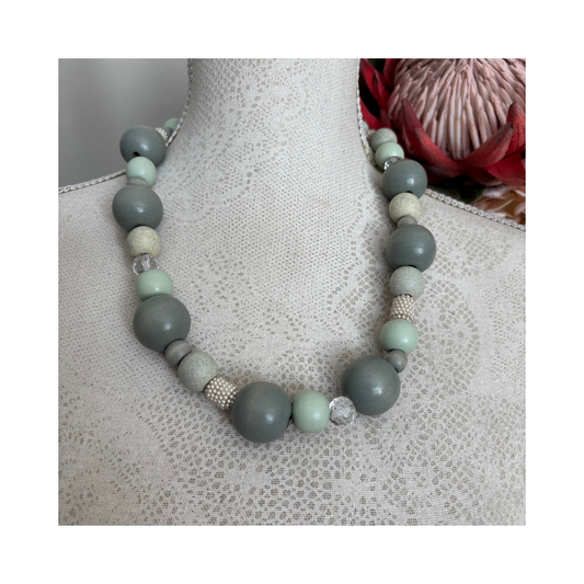 Bulky Necklace Grey green